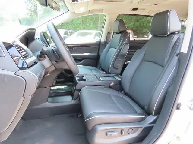New 2026 Platinum White Pearl Honda Touring image 13