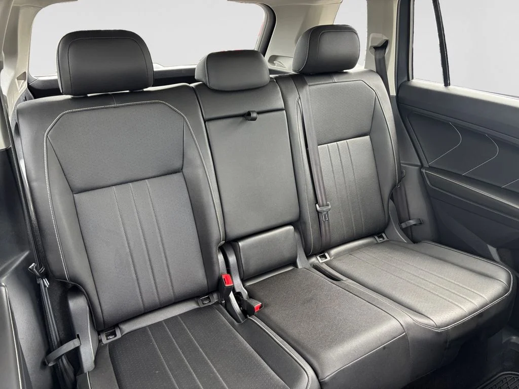 Used 2023 Gray Volkswagen 2.0T SE image 18