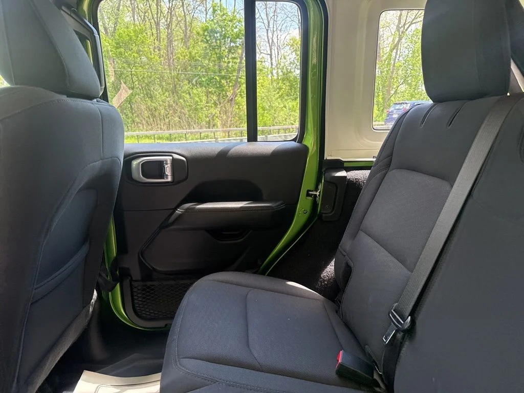 Used 2020 Green Jeep Unlimited Sahara image 27