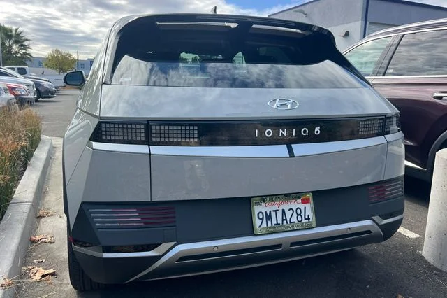 Used 2024 Gray Hyundai SEL image 6