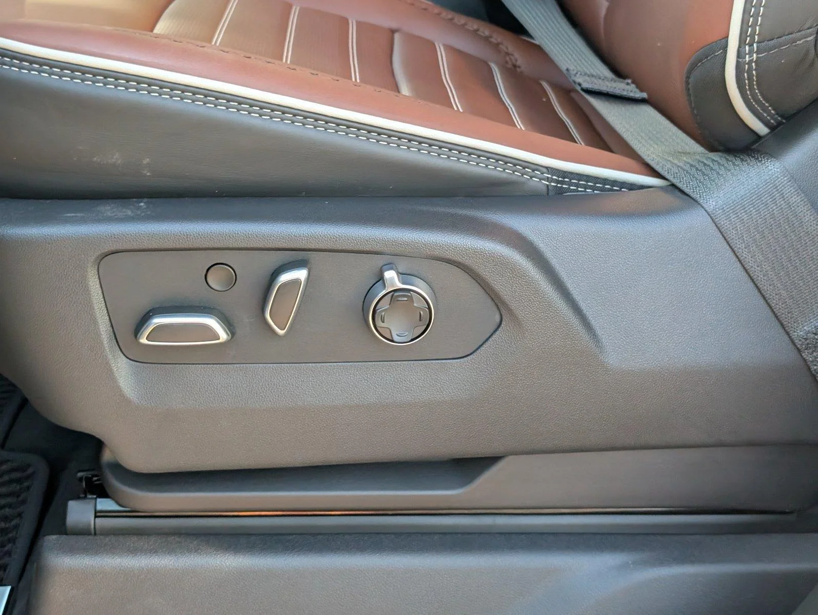 New 2026 Glacier White Tricoat GMC Denali Ultimate image 19