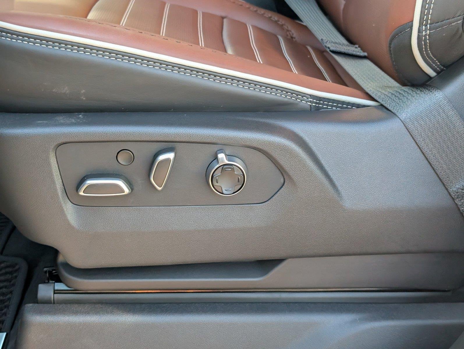 New 2026 Glacier White Tricoat GMC Denali Ultimate image 19