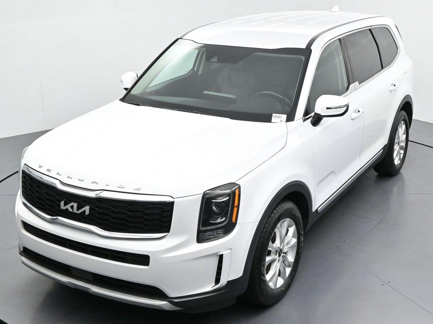 Used 2022 Glacial White Pearl Kia LX image 35