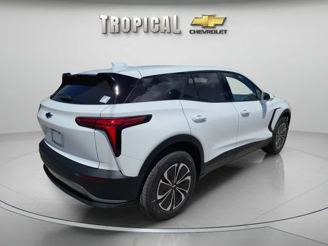 New 2025 Summit White Chevrolet LT image 5