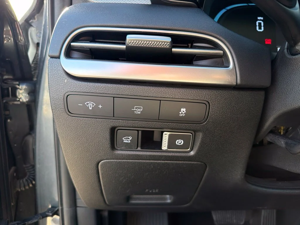 Used 2025 Gray Hyundai SEL image 8