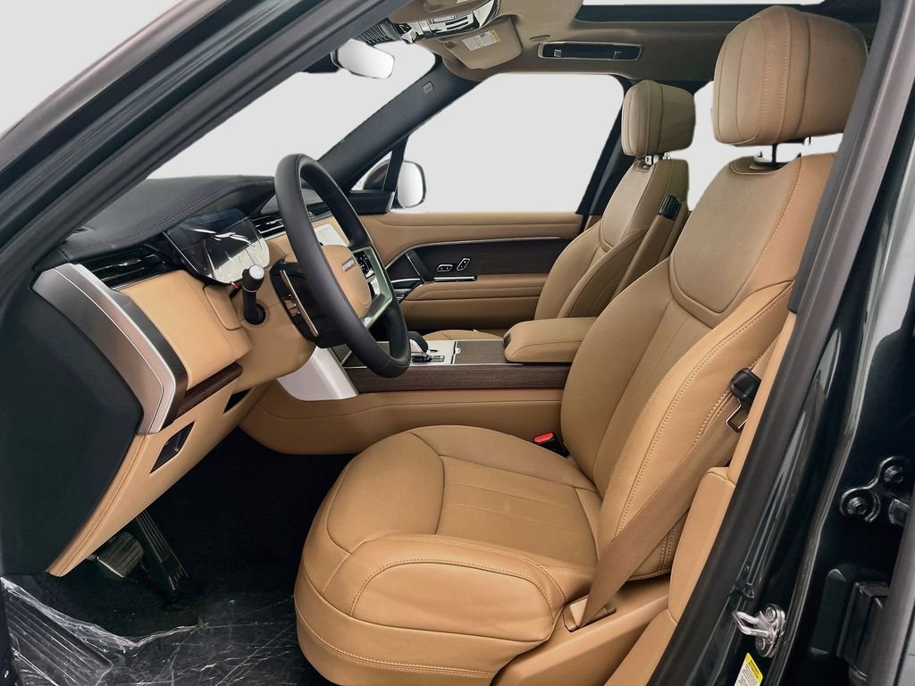 New 2026 Belgravia Green Land Rover SE image 18