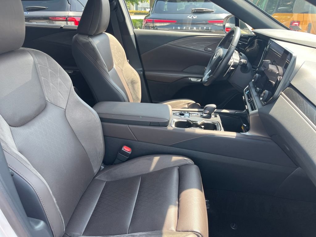 Used 2025 White Lexus 450h+ Luxury image 29