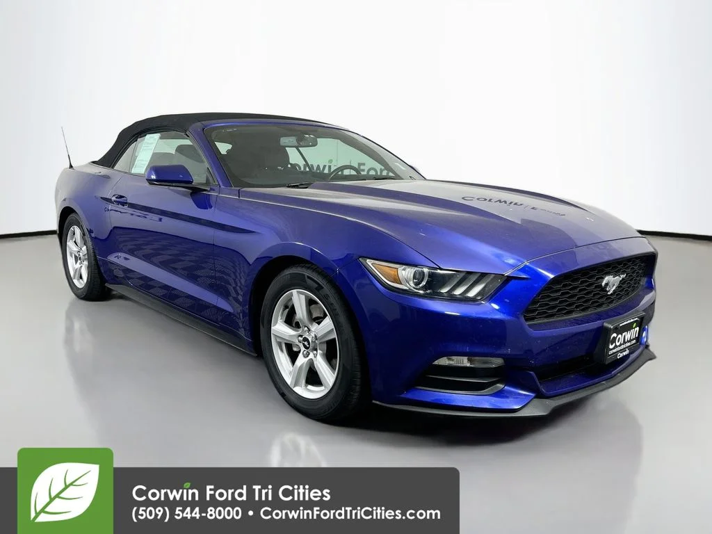 2016 Ford Mustang V6 Convertible's photo