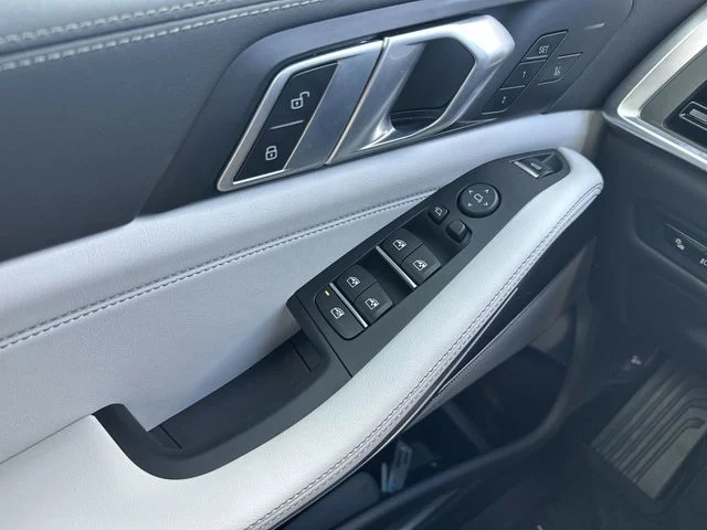 Used 2025 Gray BMW sDrive40i image 14