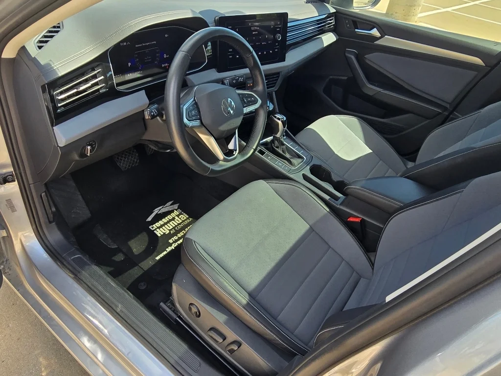 Used 2025 Gray Volkswagen SE image 27
