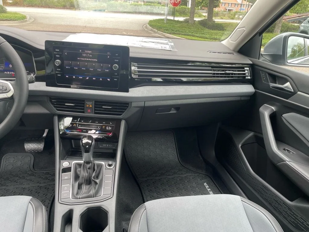 2025 Volkswagen Jetta SE - Photo 7