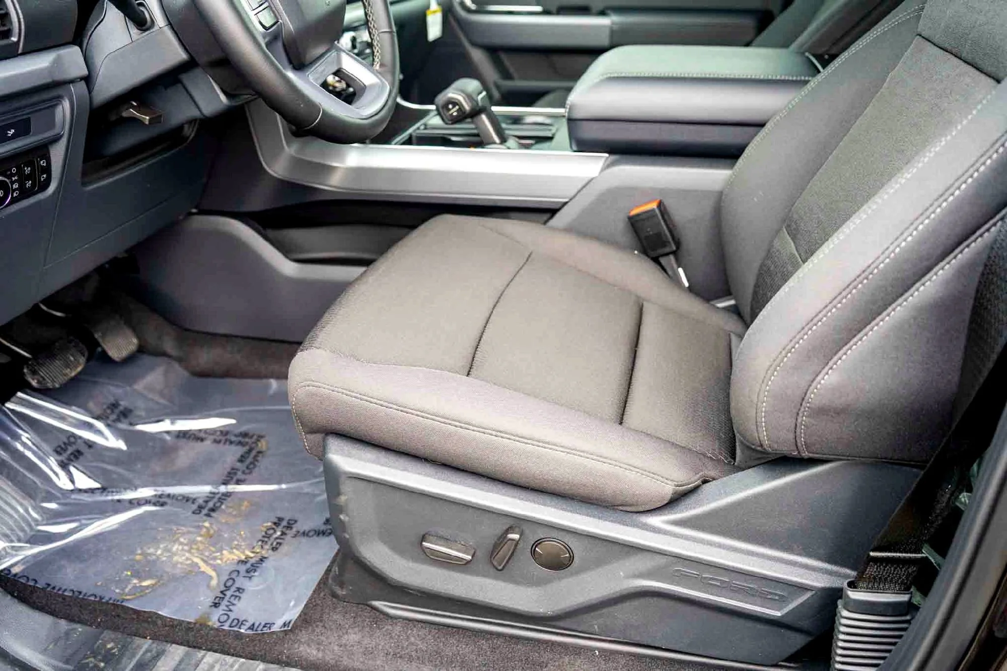 New 2026 Agate Black Metallic Ford XLT image 11