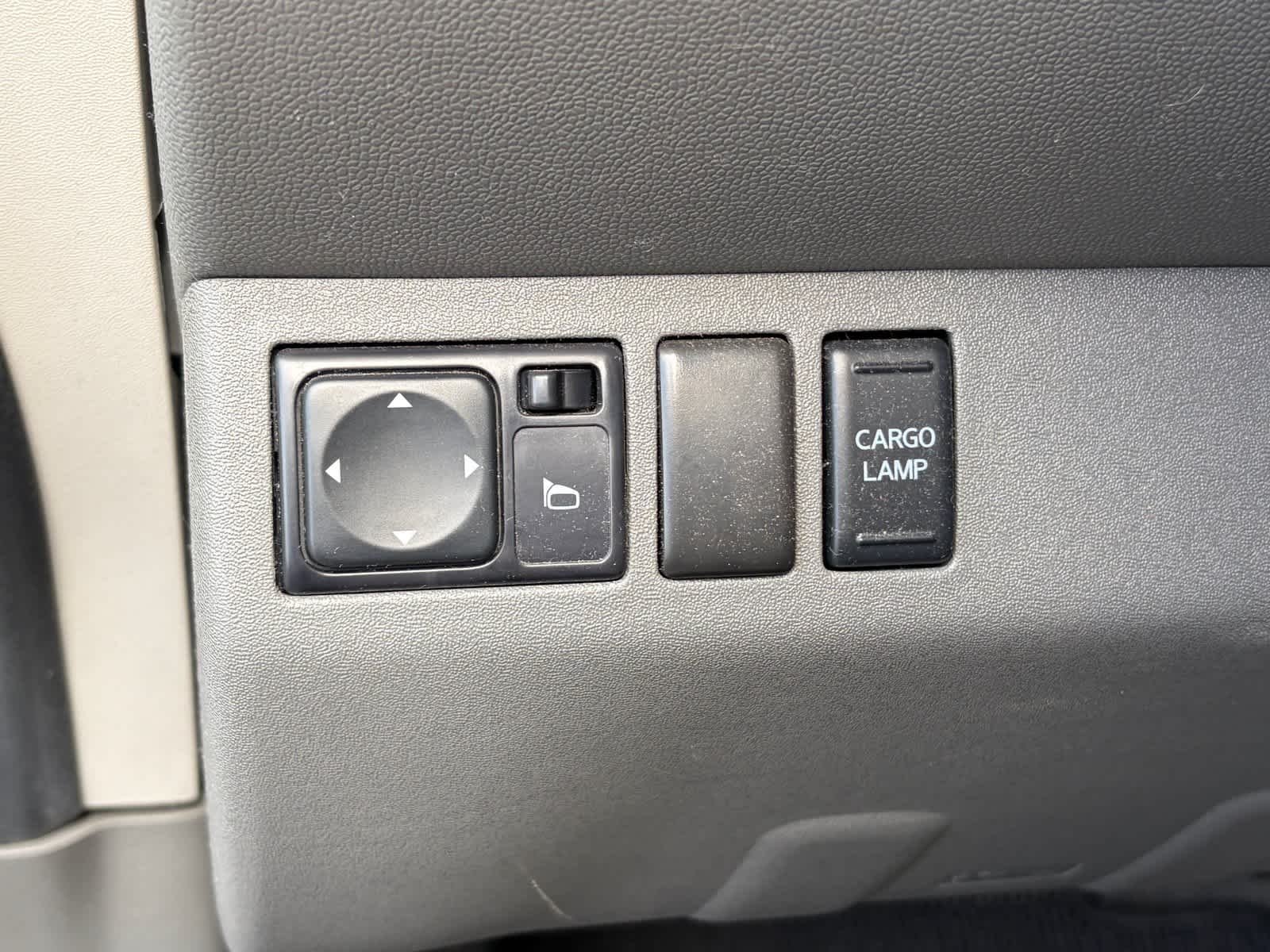 Used 2013 Glacier White Nissan SV image 8