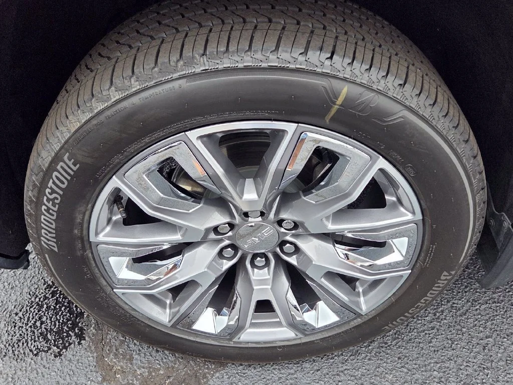 Used 2024 Onyx Black GMC Denali image 17