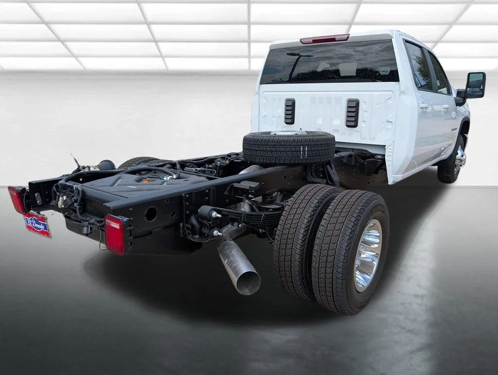 New 2026 Summit White Chevrolet LT image 27