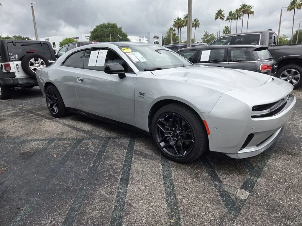 Used 2024 Dodge Charger Daytona R/T with VIN 2C3CDBCK2RR208415 for sale in West Palm Beach, FL