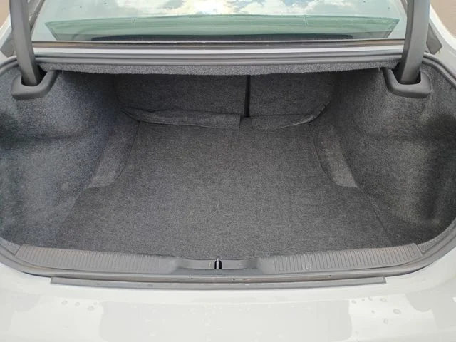 Used 2022 White Dodge SXT image 19