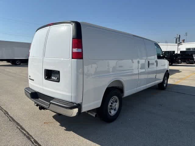 New 2025 Summit White Chevrolet WT image 6