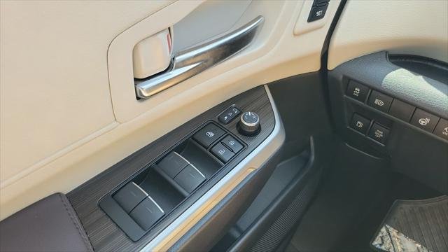 Certified Used 2023 RED MC. Toyota  image 20