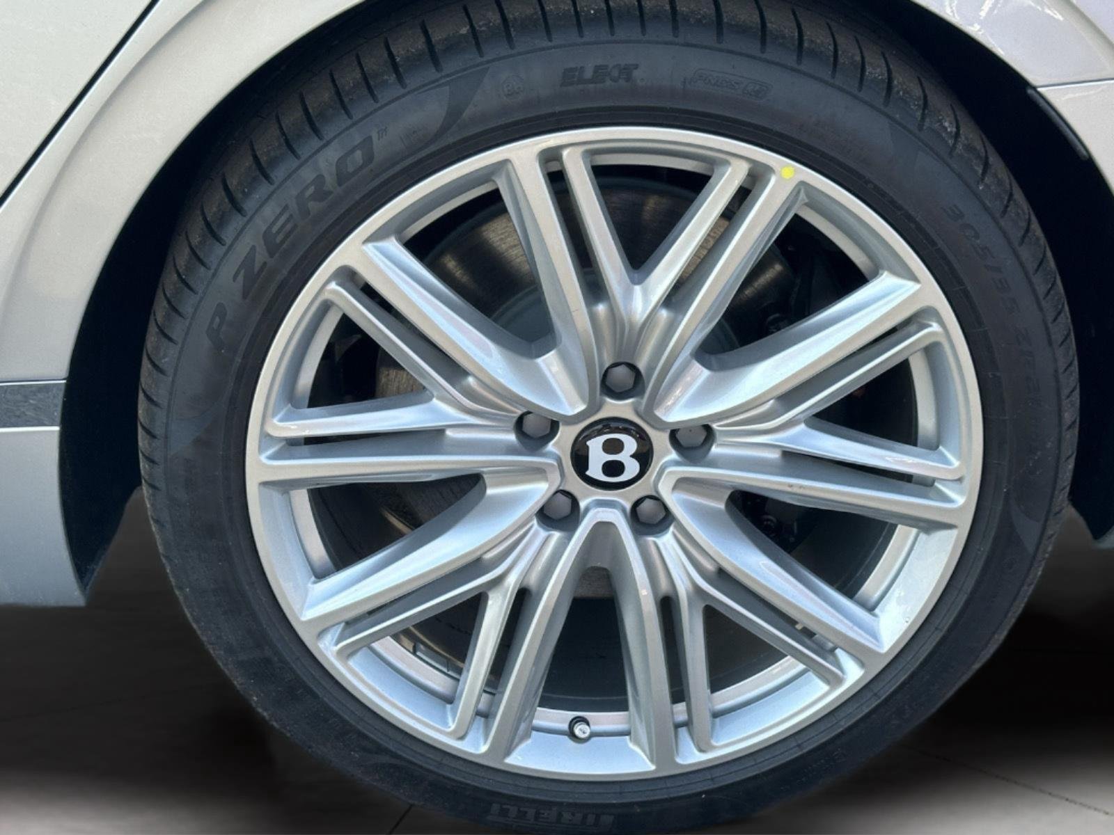 2026 Bentley Flying Spur - Photo 6