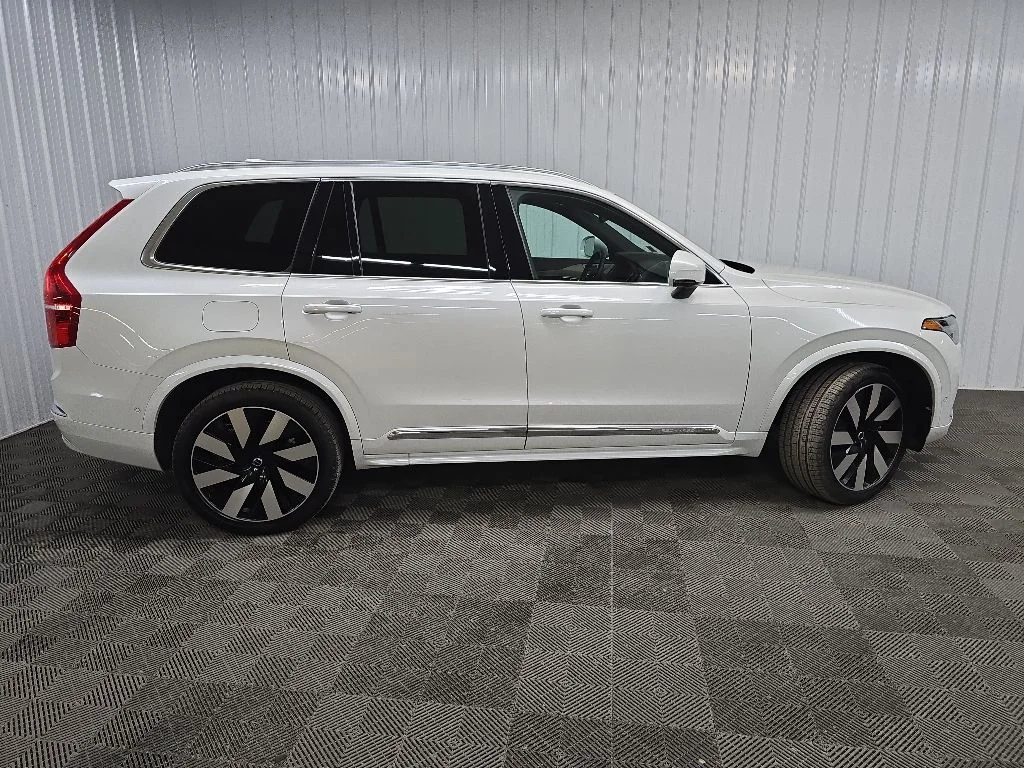 Used 2023 White Volvo Ultimate image 2