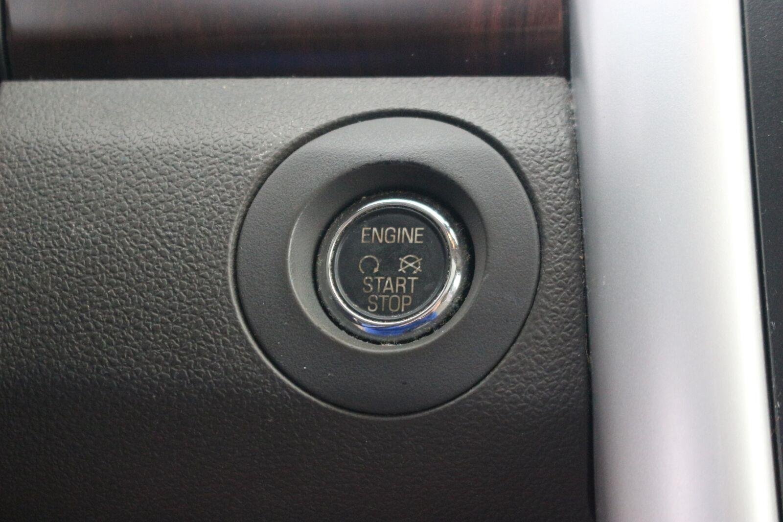 Used 2014 White Ford Limited image 30