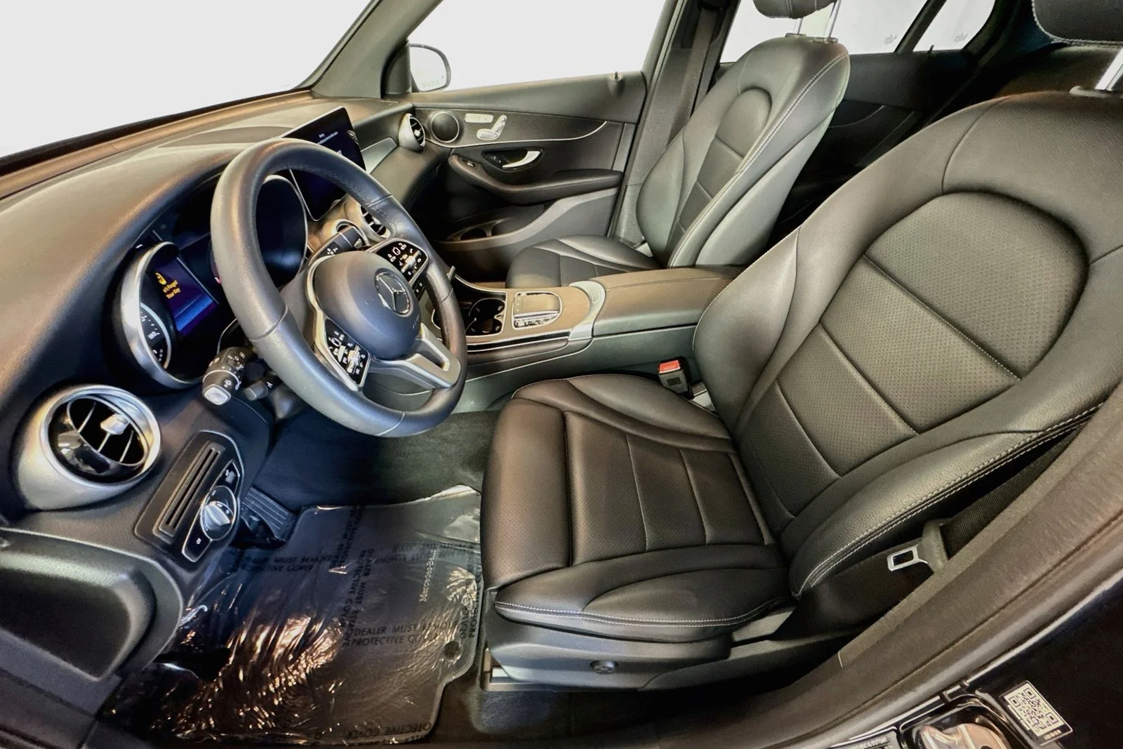 Used 2022 Graphite Grey Metallic Mercedes-Benz GLC 300 image 19
