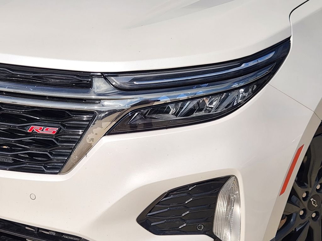 Used 2022 Iridescent Pearl Tricoat Chevrolet RS image 11