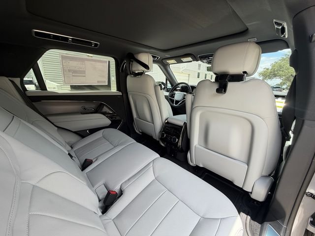 New 2026 Borasco Grey Land Rover SE image 17