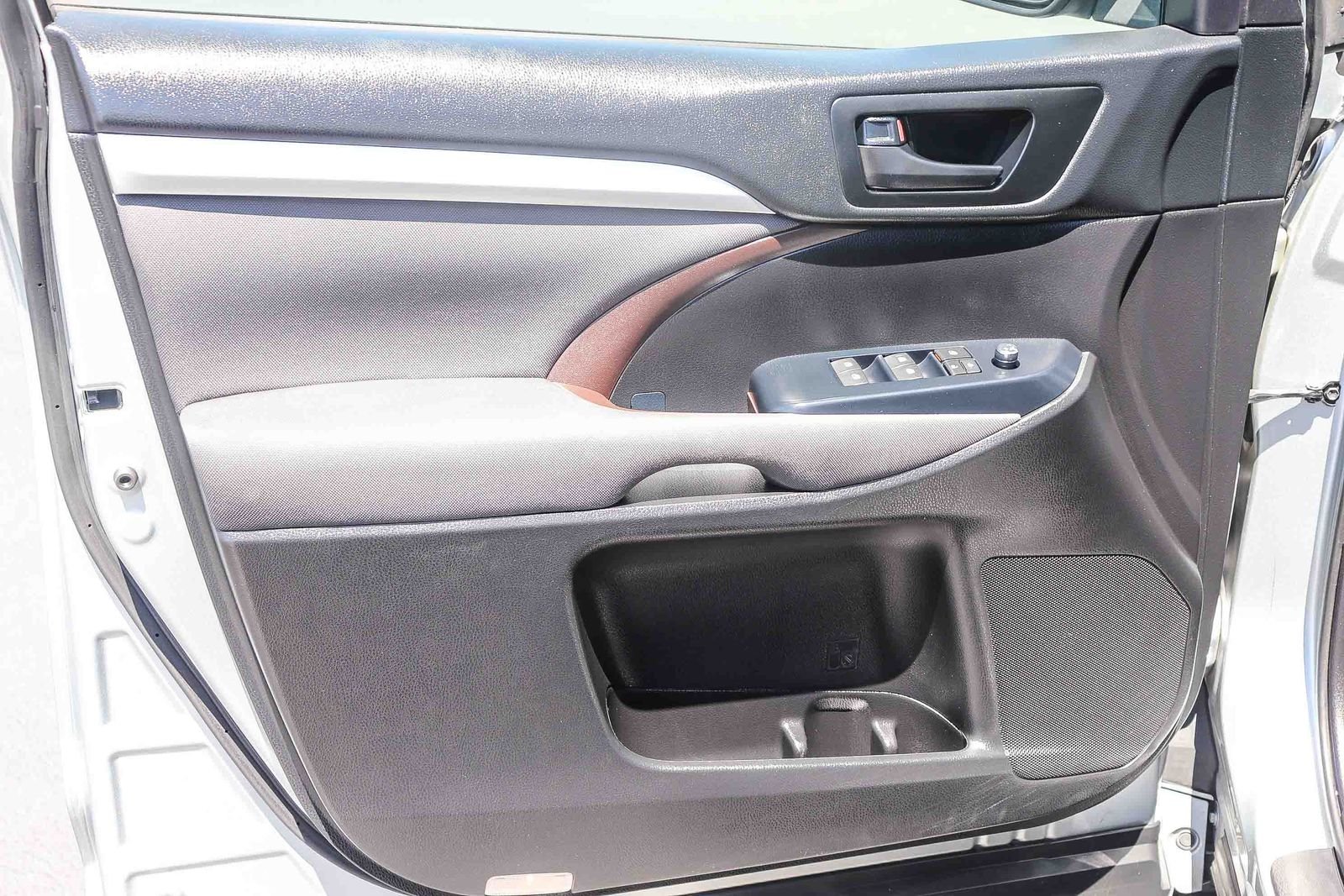 Used 2017 Celestial Silver Metallic Toyota LE image 26