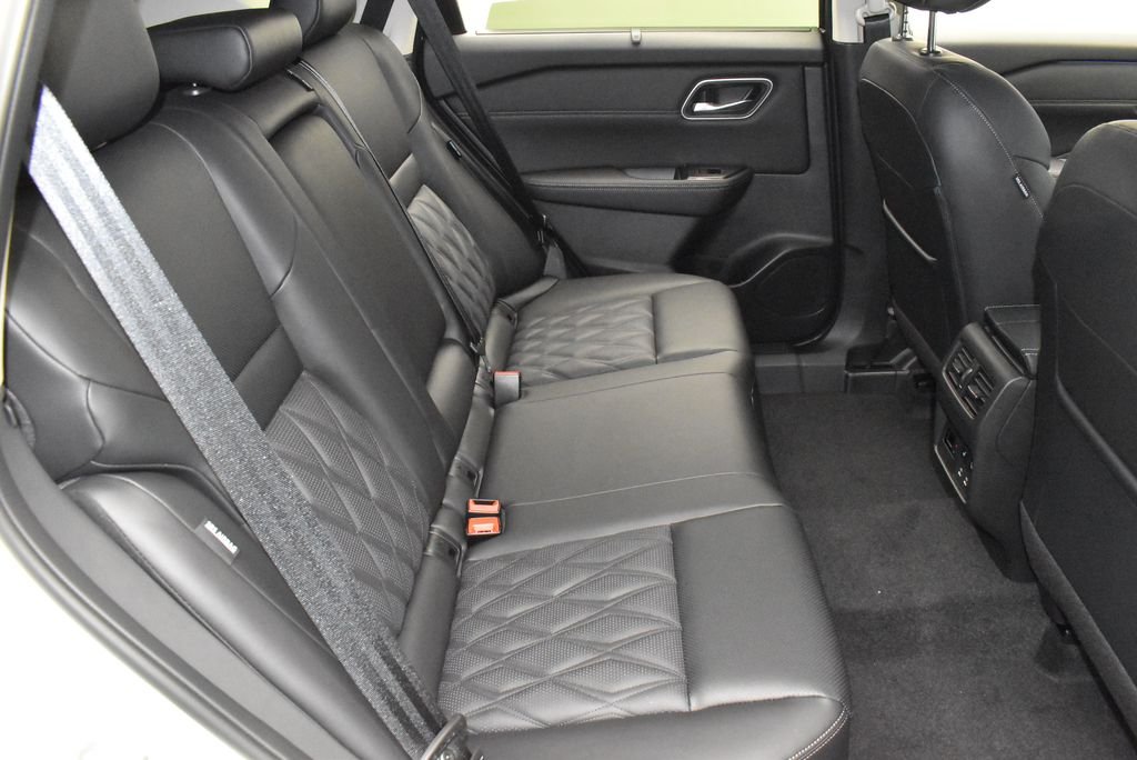 New 2026 Everest White Pearl TriCoat / Super Black Two-tone Nissan Platinum image 33