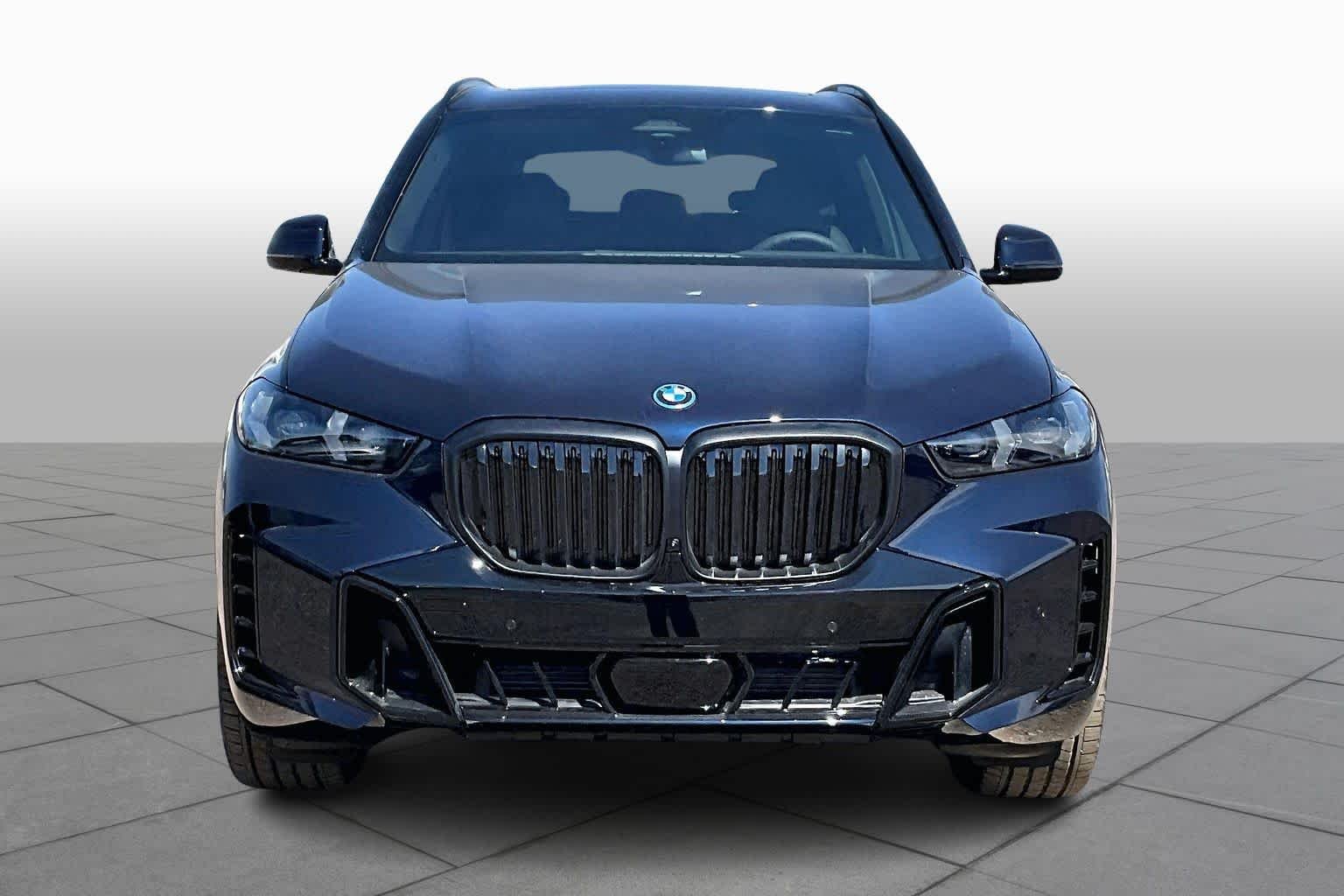 New 2026 Carbon Black Metallic BMW xDrive50e image 3