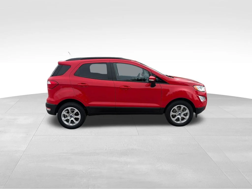 Used 2021 Red Ford SE image 7
