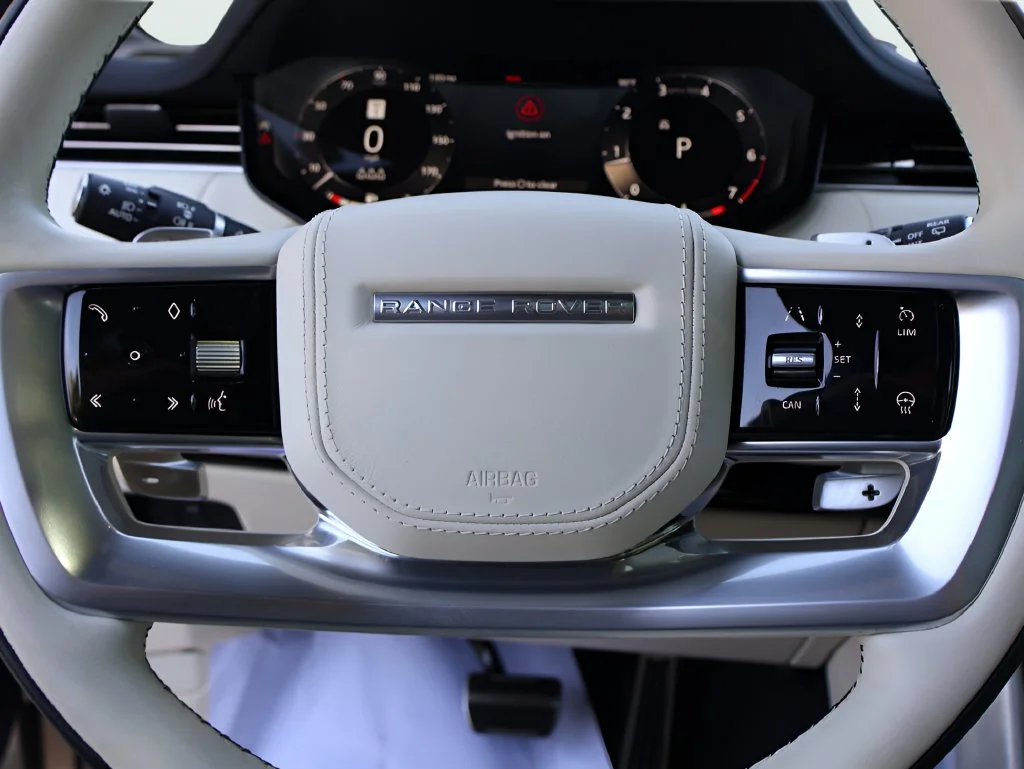 Used 2023 Batumi Gold Premium Metallic Land Rover SE image 36