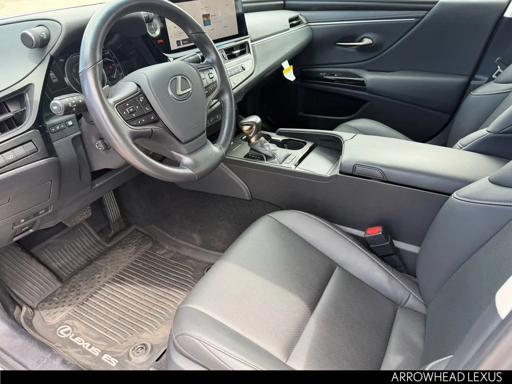 Used 2025 Silver Lexus 300h image 20