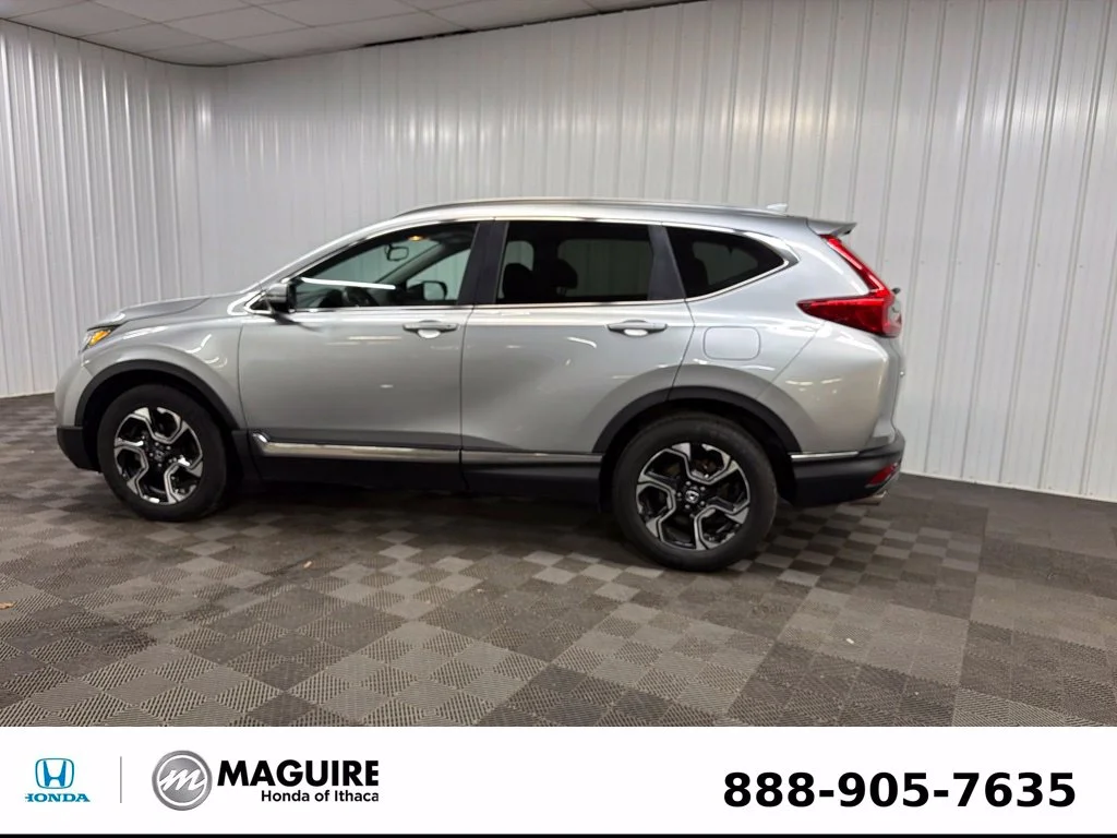 Used 2019 Lunar Silver Metallic Honda Touring image 6