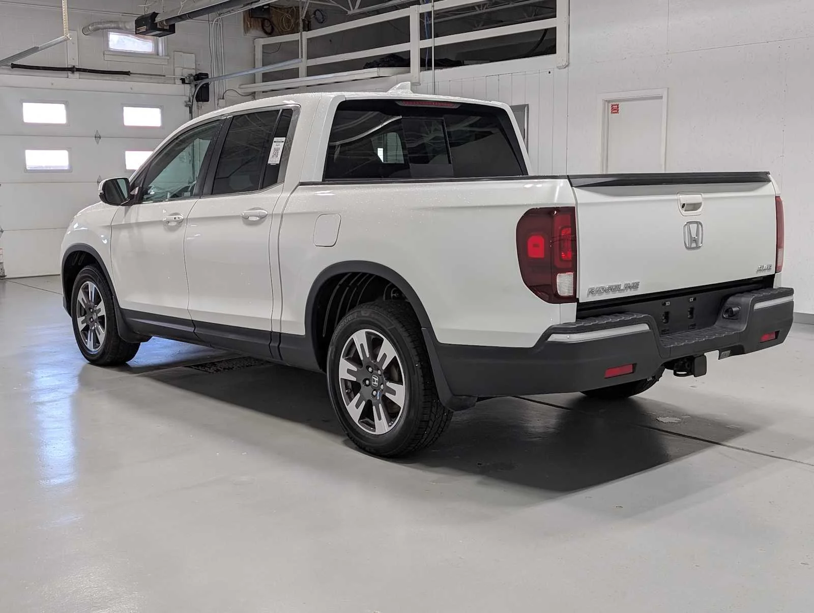 Used 2019 Platinum White Pearl Honda RTL image 10