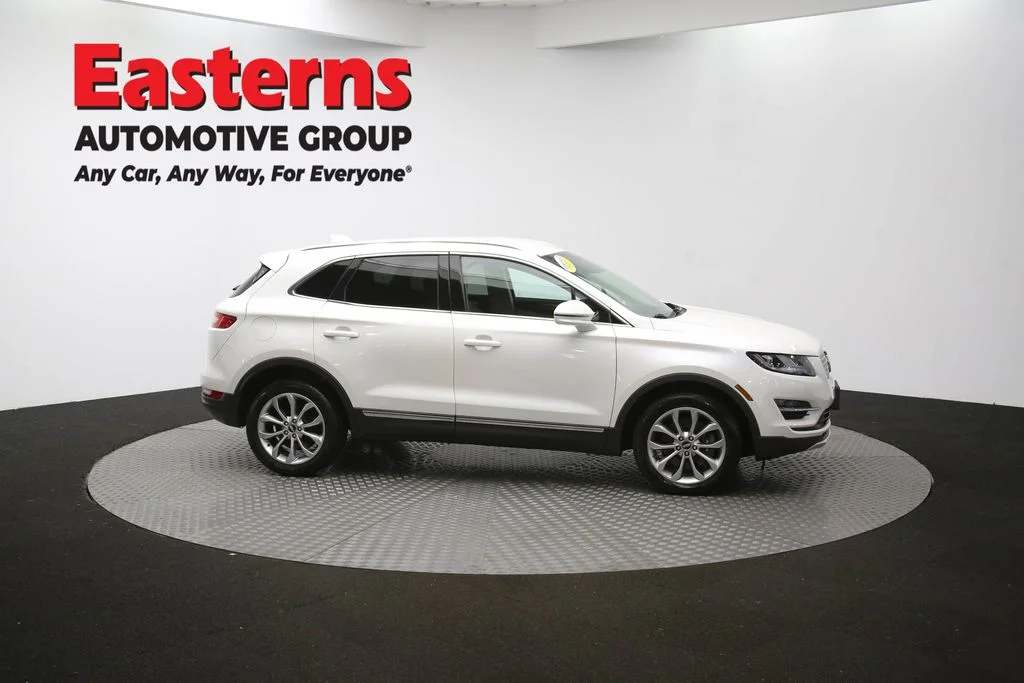 Used 2019 White Lincoln Select image 45
