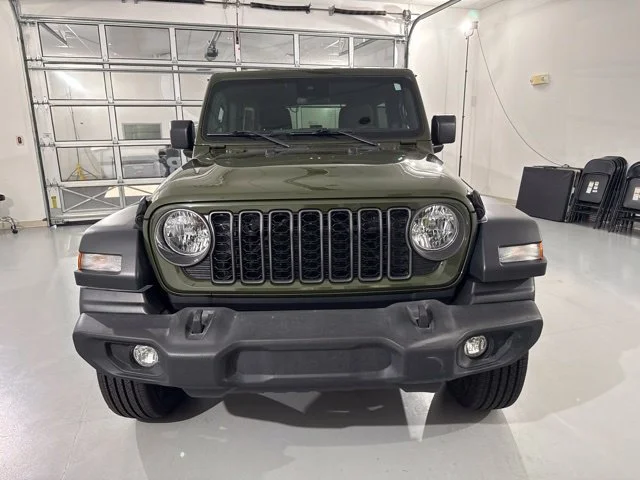 Used 2024 Green Jeep Sport S image 2