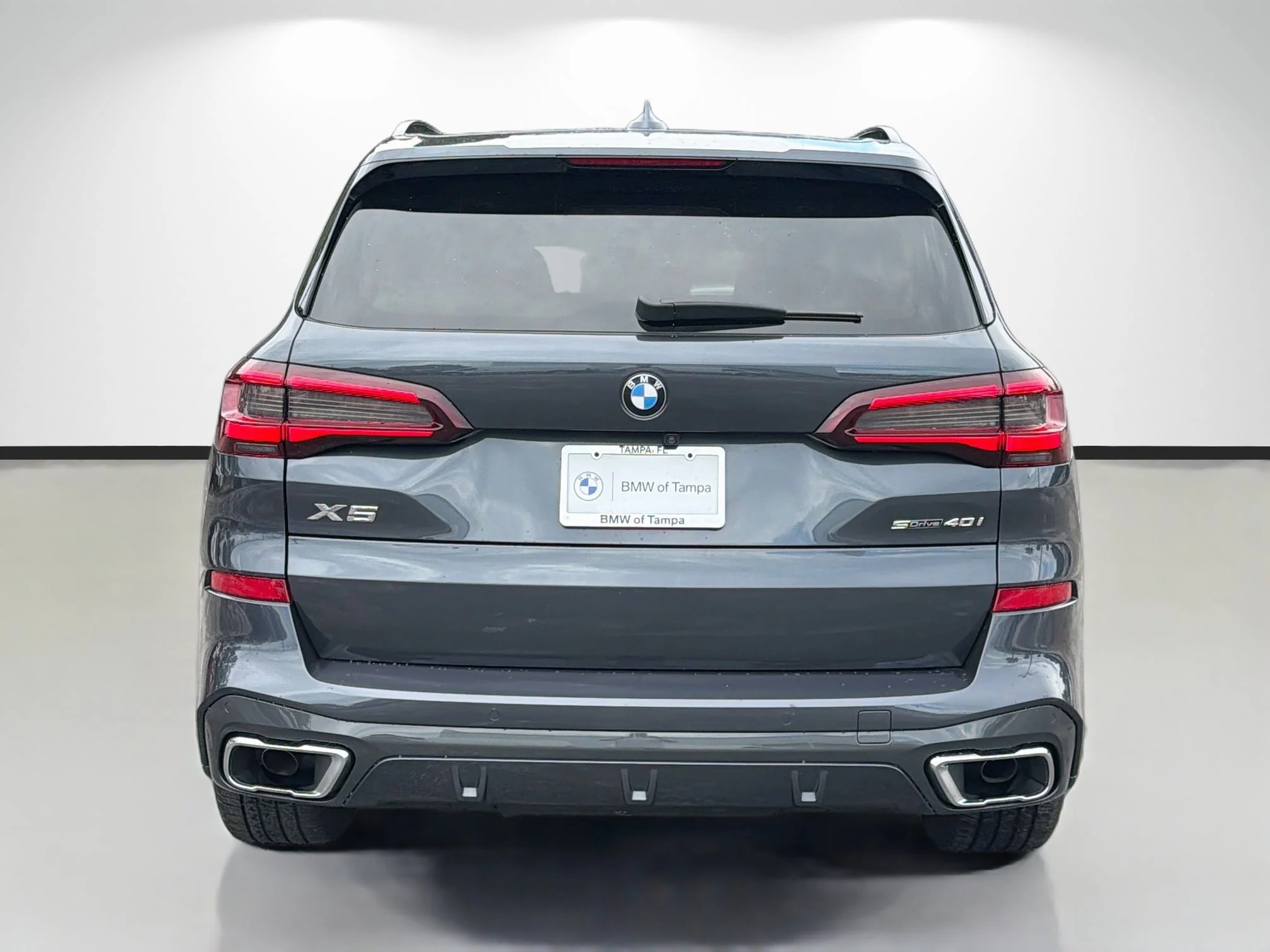 Used 2022 Arctic Grey Metallic BMW sDrive40i image 4