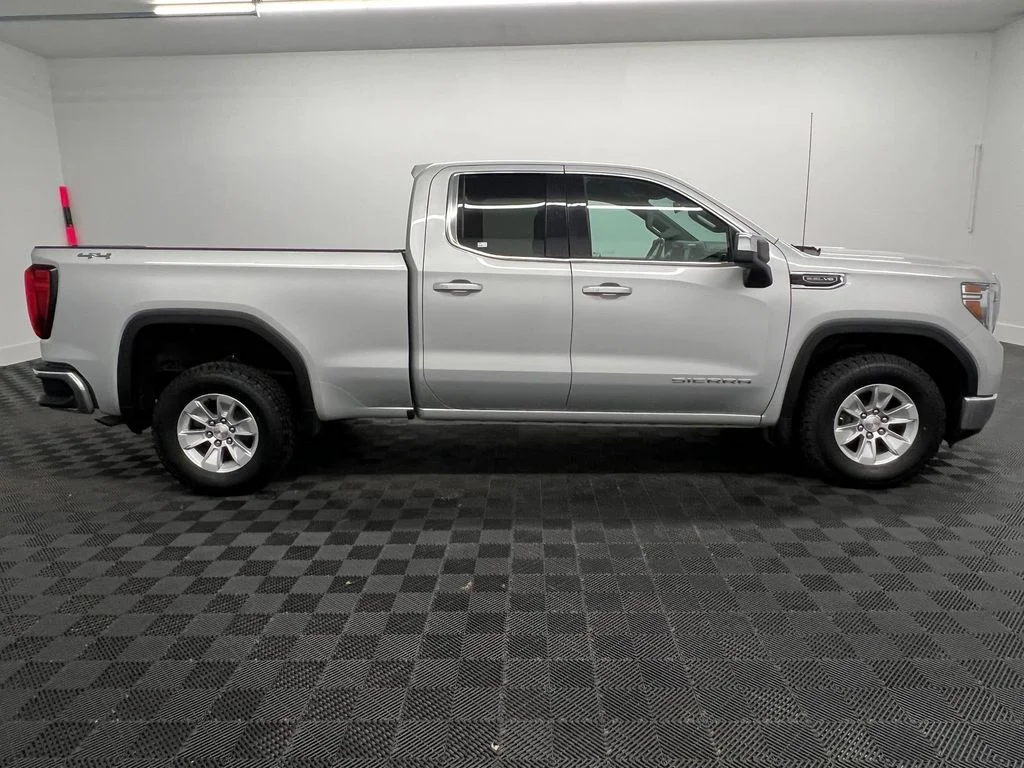 Used 2019 Quicksilver Metallic GMC SLE image 18
