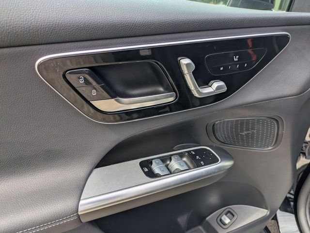 Used 2025 Black Mercedes-Benz GLC 300 image 21