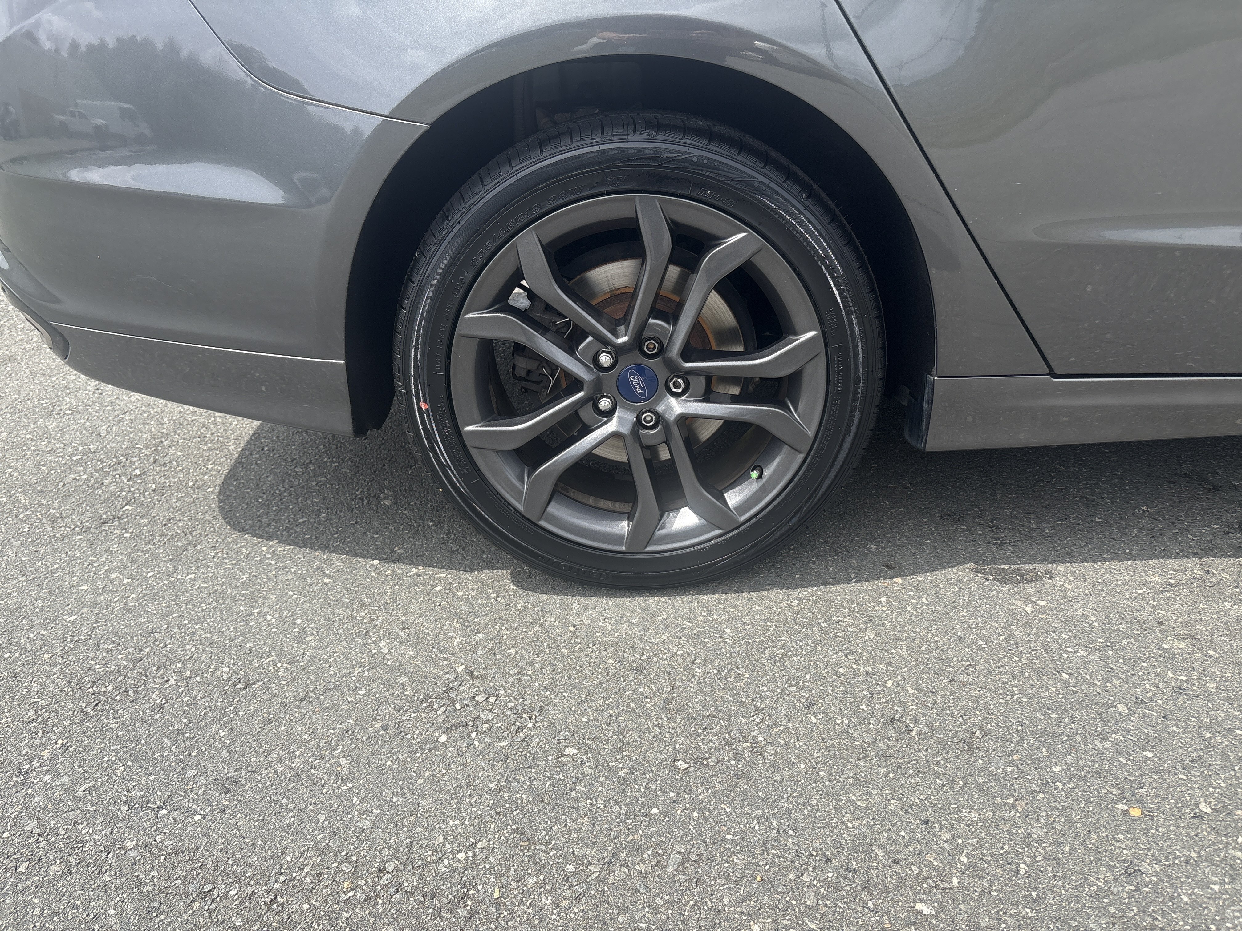 Used 2018 Magnetic Metallic Ford SE image 8