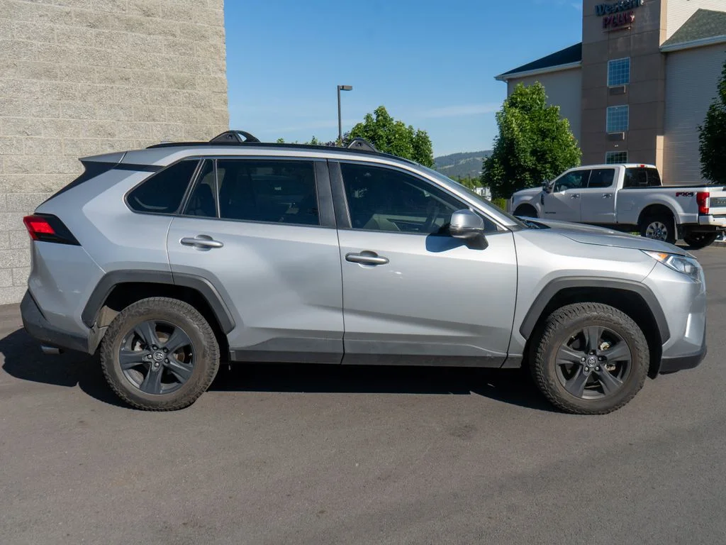 Used 2019 Silver Toyota XLE image 8