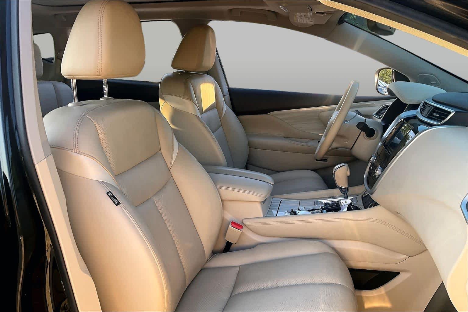 Used 2017 Magnetic Black Metallic Nissan SL image 9