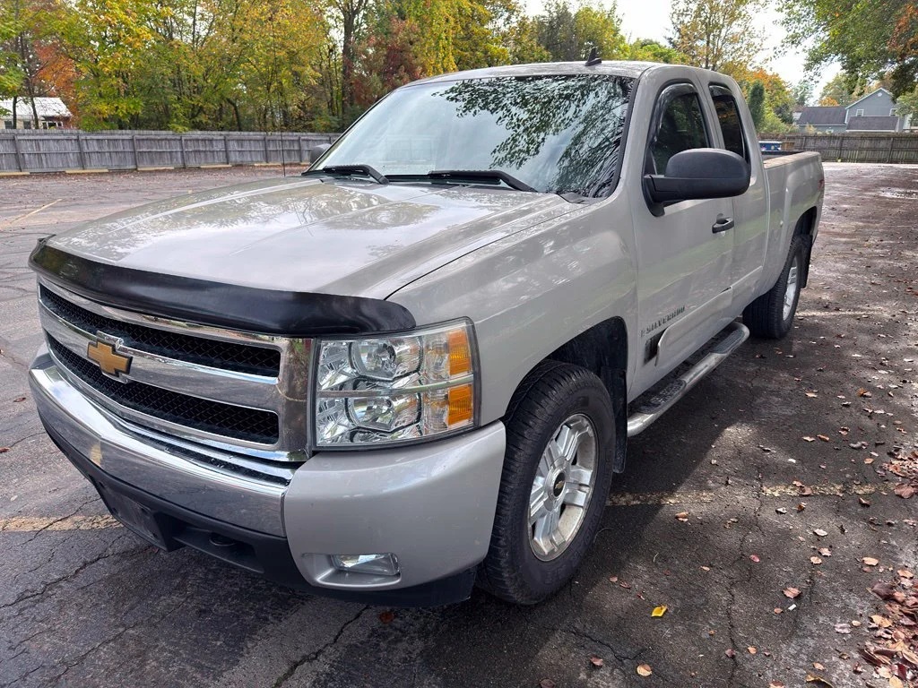 Used 2008 Silver Chevrolet LT image 12