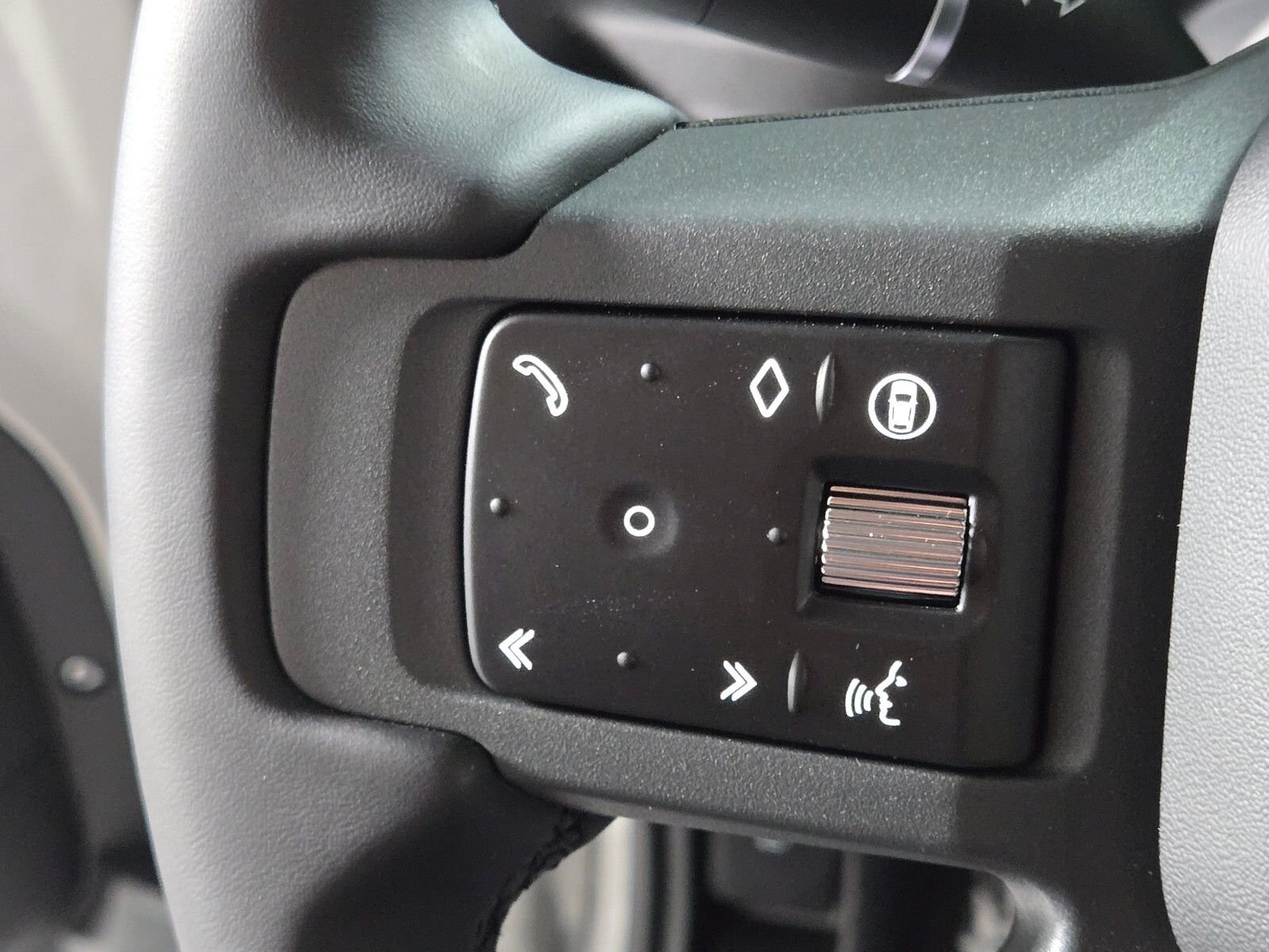 2026 Land Rover Defender X-Dynamic SE - Photo 27