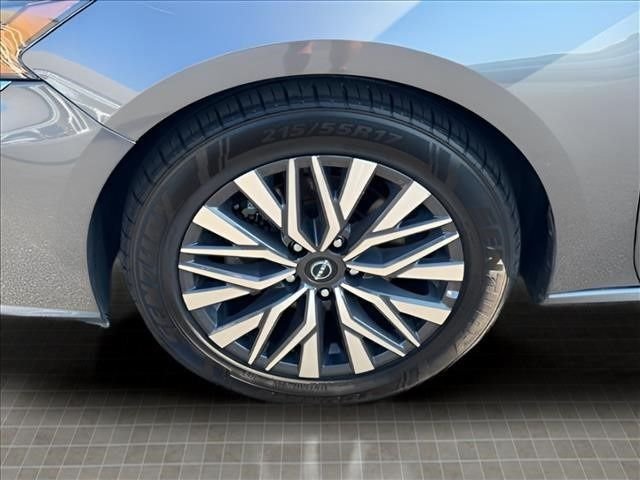 Used 2024 Gray Nissan 2.5 SV image 15