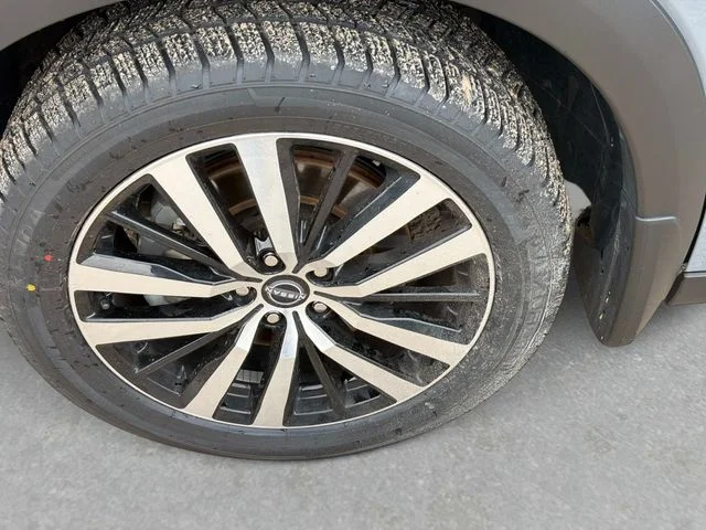 Used 2023 Gray Nissan Platinum image 11