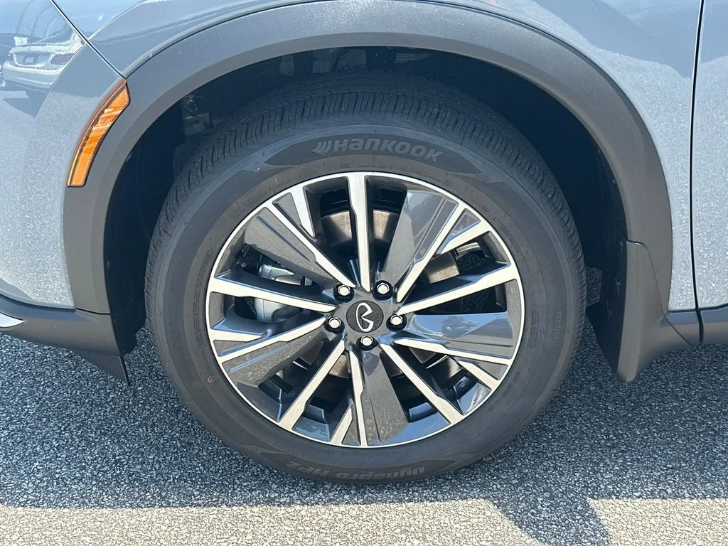 New 2027 Gray INFINITI LUXE image 11